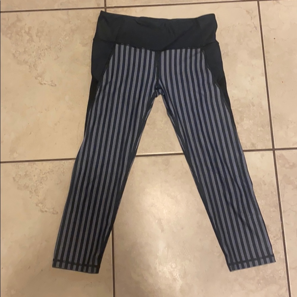 With Navy Striped Blue Cropped Leggings Size Small